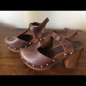 Seaside Portuguese Studded Clogs Shoe - Size 7
